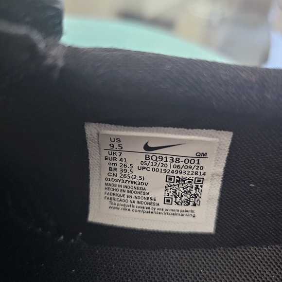 Nike size 9.5 - Picture 13 of 14